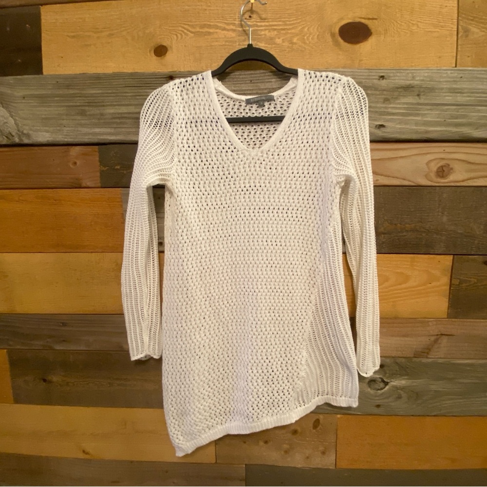 💝3/$20 White Long Sleeve Knit high low top